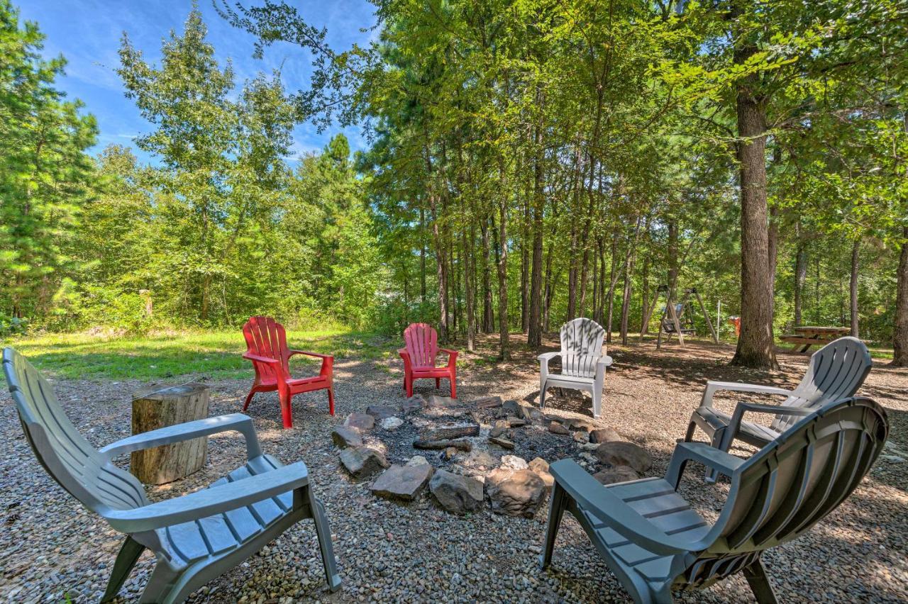 Cabin With Hot Tub And Games, 4 Mi To Beavers Bend! Broken Bow Bagian luar foto