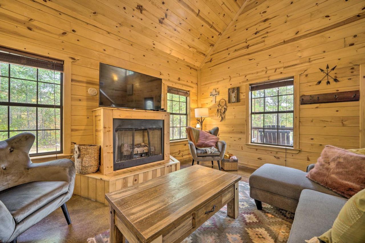 Cabin With Hot Tub And Games, 4 Mi To Beavers Bend! Broken Bow Bagian luar foto