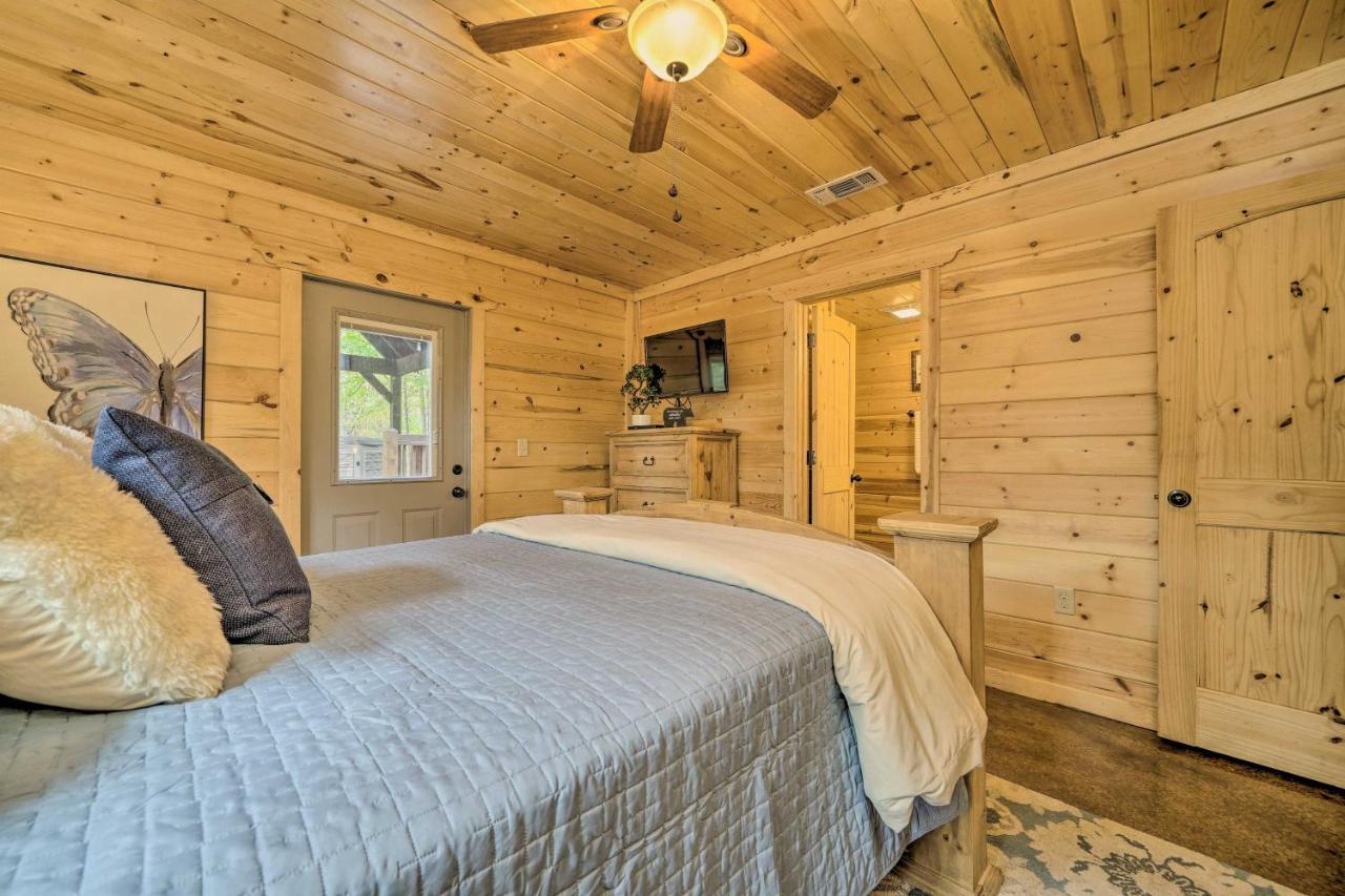 Cabin With Hot Tub And Games, 4 Mi To Beavers Bend! Broken Bow Bagian luar foto