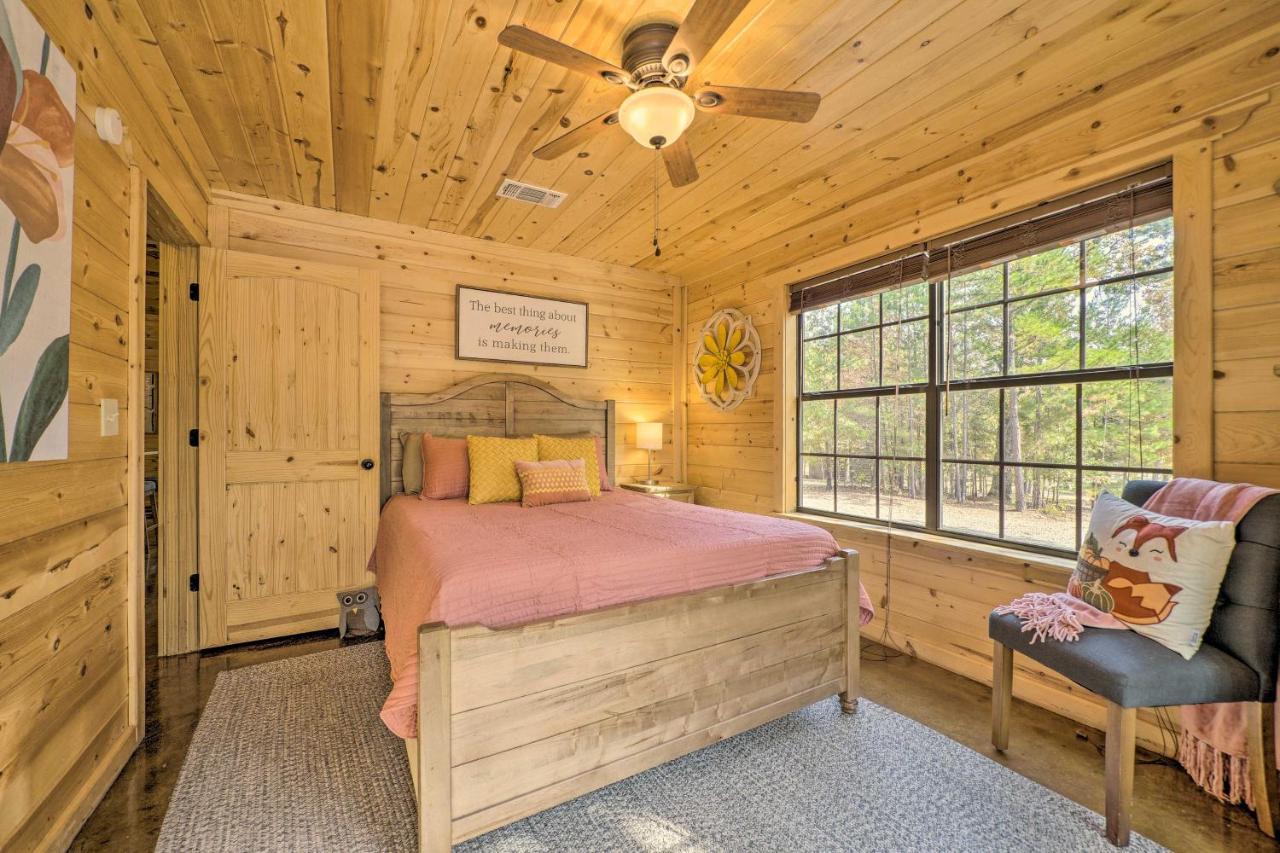 Cabin With Hot Tub And Games, 4 Mi To Beavers Bend! Broken Bow Bagian luar foto