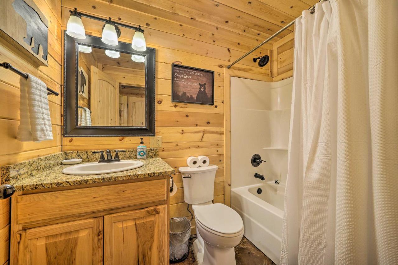 Cabin With Hot Tub And Games, 4 Mi To Beavers Bend! Broken Bow Bagian luar foto